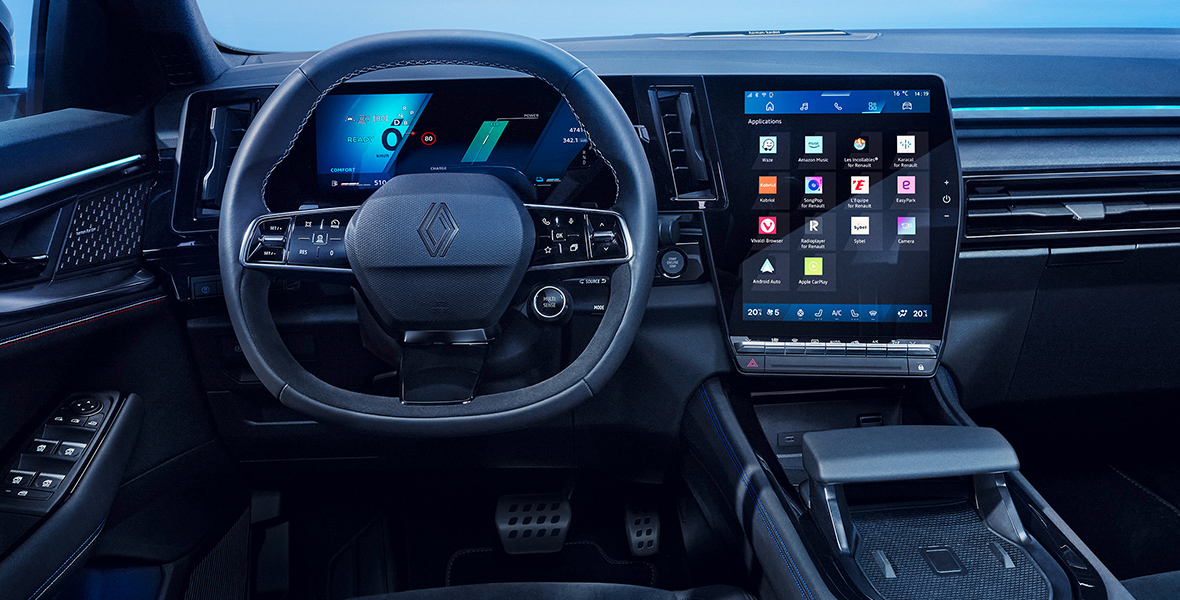 Renault Rafalen ohjaamo ja openR-näyttö