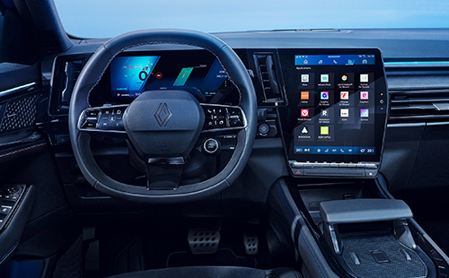 Renault Rafalen ohjaamo ja openR-näyttö.