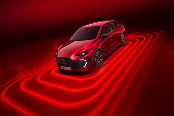 Renault Clio absolu punainen yläviistosta kuvattuna.