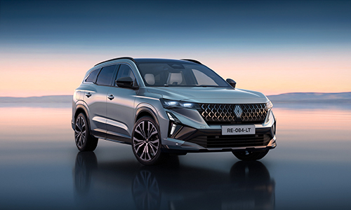 Renault Espace etuviistosta kuvattuna