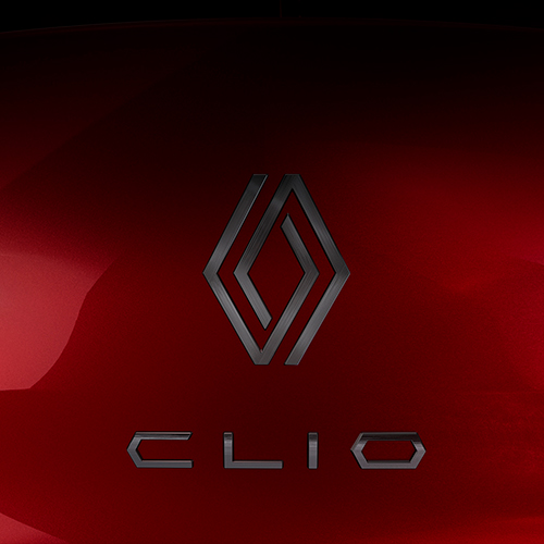 Kuvassa absolu punainen koriväri ja Renaultin logo sekä Clio teksti.