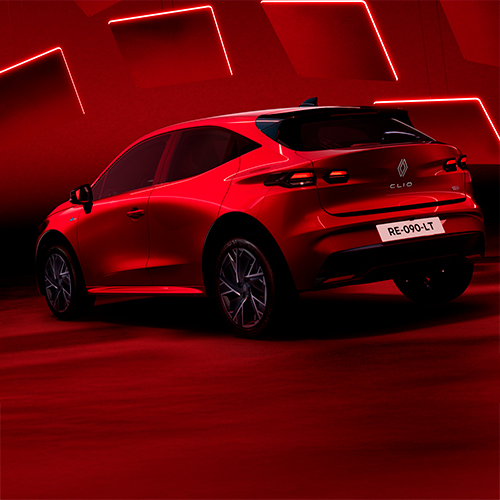 Renault Clio absolu punaisena takaapäin kuvattuna.