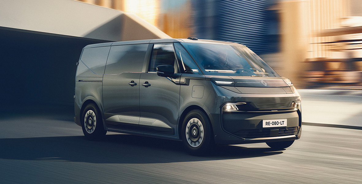 Harmaa uusi Renault Trafic E-Tech electric kaupunkiajossa.