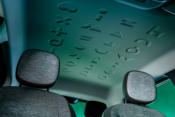 Renault Twingo E-Tech electricin sisäkatto, jossa erilaisia symboleita.