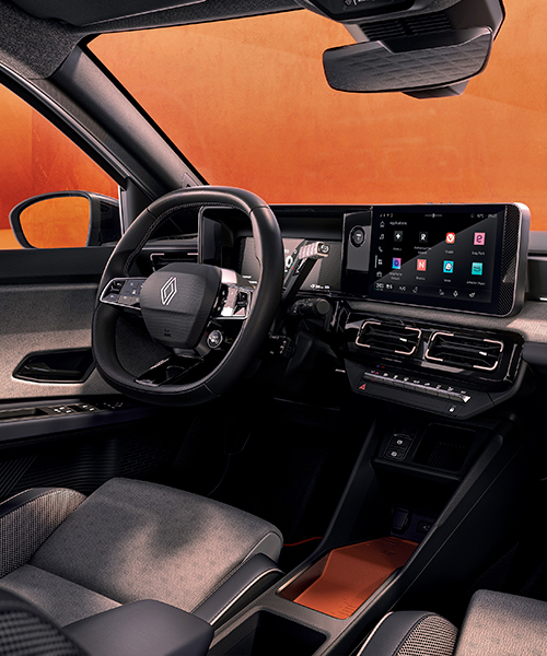 Renault 5 E-Tech electric Roland-Garros -erikoismallin sisusta.